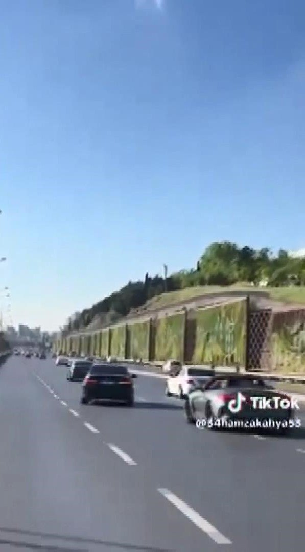 İstanbul - Maltepe'de trafiği tehlikeye düşüren sürücüler kamerada