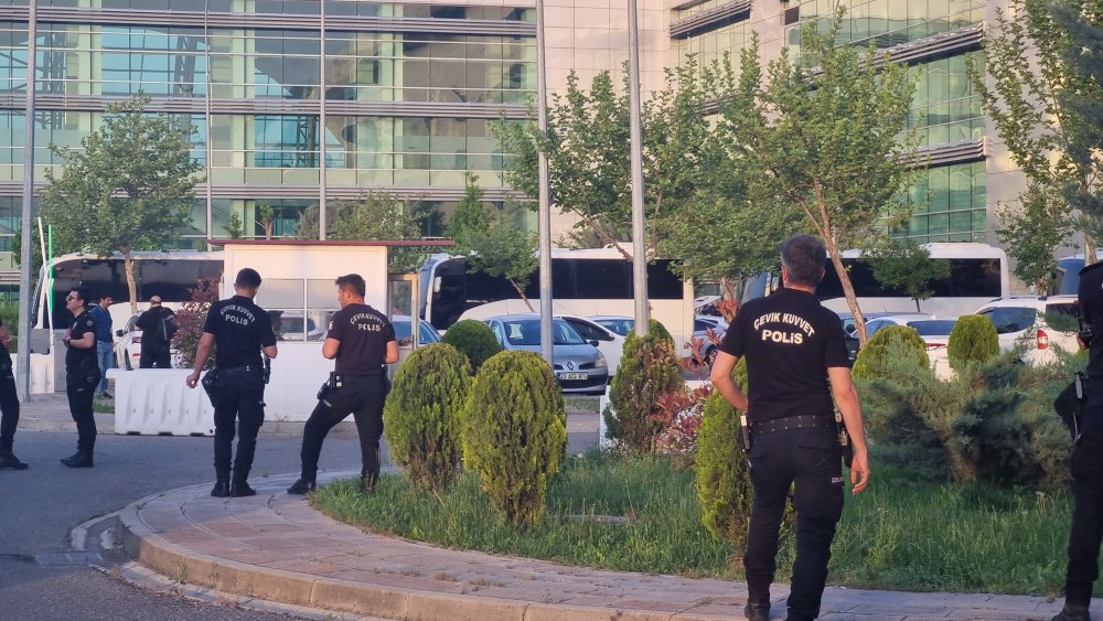 Bursaspor, Diyarbakır’a zırhlı araçlarla geldi!
