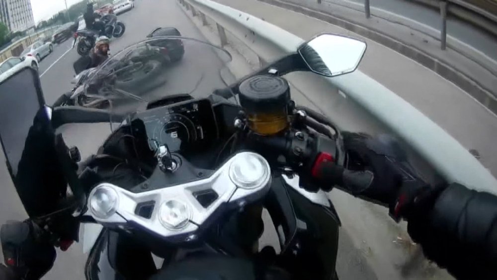 Zeytinburnu'nda motosiklet kazası kask kamerasında