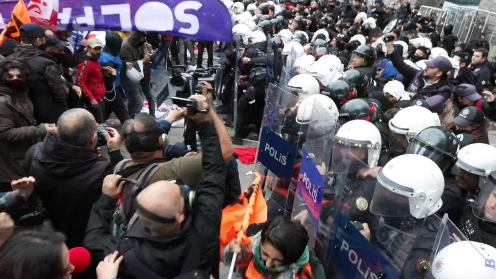 1 Mayıs'ta Taksim'e yürümek isteyenlere polisin müdahalesinde yeni görüntüler ortaya çıktı