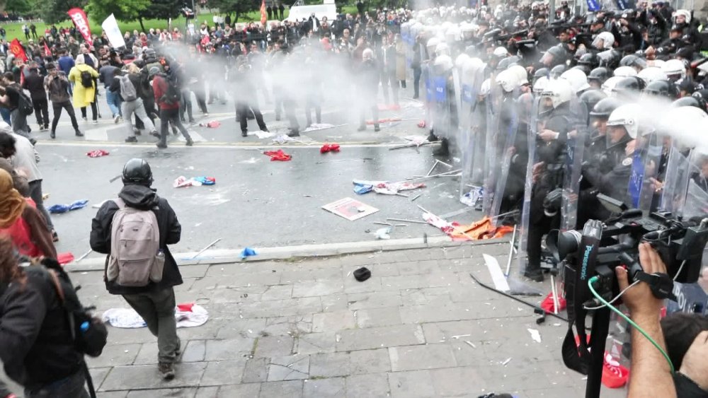 1 Mayıs'ta Taksim'e yürümek isteyenlere polisin müdahalesinde yeni görüntüler ortaya çıktı