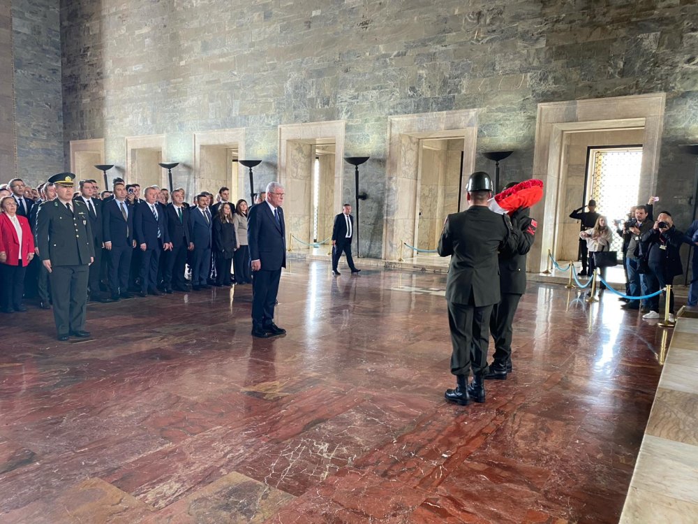 Akşener'den görevi devralan Dervişoğlu'ndan Anıtkabir'e ziyaret