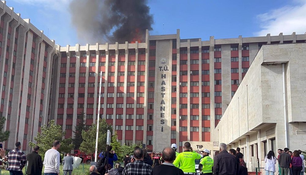 Trakya Üniversitesi Tıp Fakültesi Hastanesi çatısında yangın: Çok sayıda ekip sevk edildi
