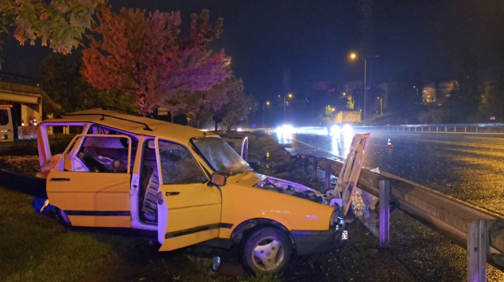 Alkollü sürücü kaza yaptı: Araç hurdaya döndü, 2 kişi ağır yaralandı