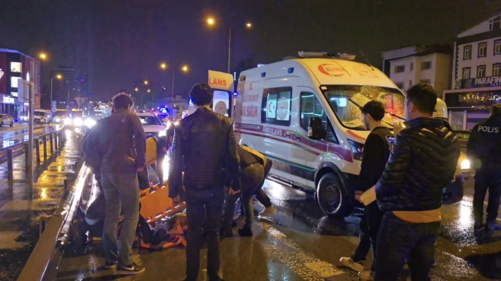 İstanbul'da zincirleme kaza! Ortalık savaş alanına döndü: 2'si ağır, 4 yaralı