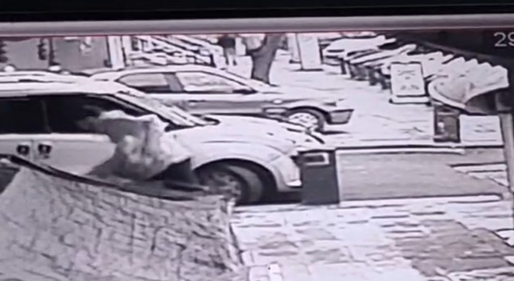 Sultangazi'de iki gün arayla iki hırsızlık: O anlar güvenlik kamerasına böyle yansıdı