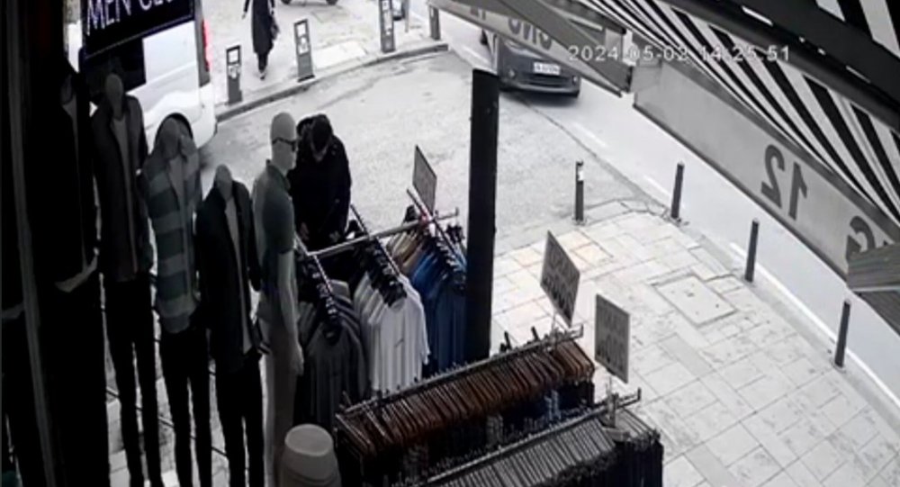 Sultangazi'de iki gün arayla iki hırsızlık: O anlar güvenlik kamerasına böyle yansıdı