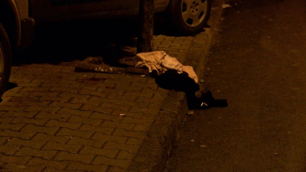 Esenler'de sokakta yürüyen baba-oğula silahlı saldırı düzenlendi