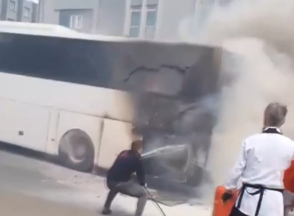 Kakava Şenlikleri'ne giden tur otobüsü alev alev yandı!