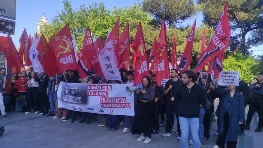 Taksim'den Dolmabahçe'ye anma yürüyüşü: Deniz Gezmiş ve arkadaşları unutulmadı