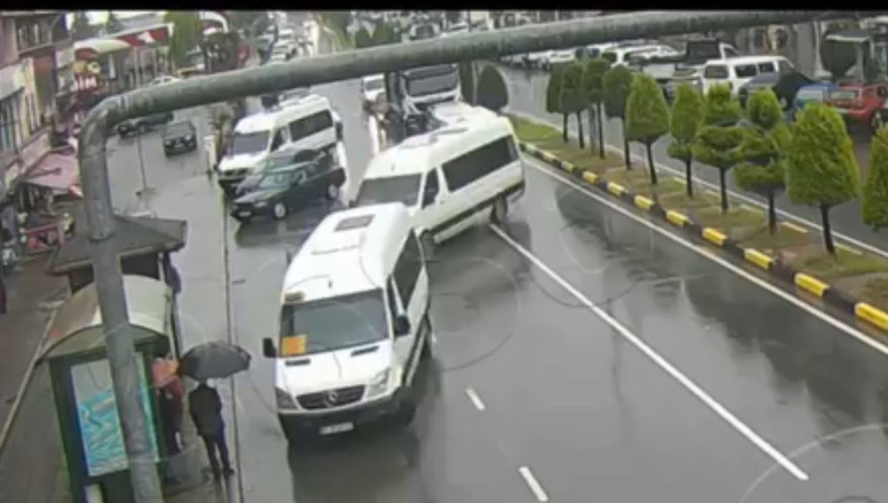 Minibüs şoförleri servis kiralayan üniversitelilere saldırmıştı: Olayın görüntüleri ortaya çıktı