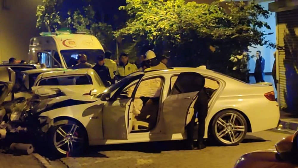 Polisten kaçan otomobil kaza yaptı: 2 yaralı