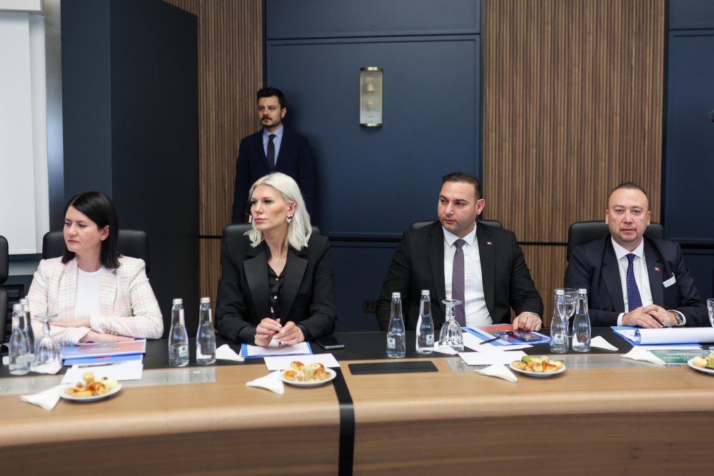 Özgür Özel CHP'li belediye başkanlarıyla bir araya geldi