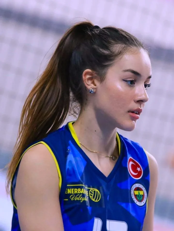 pretty-duru-turknas-volleyball-player-turkiye-v0-q0irmv26p3hc1.webp
