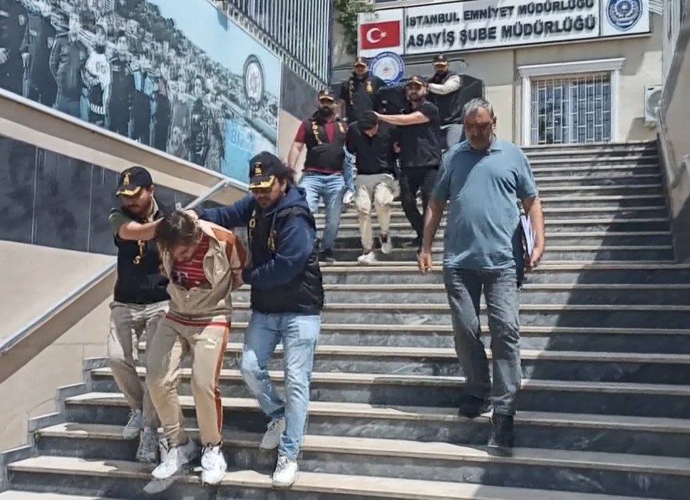 İstanbul'da güpegündüz adam kaçırma dehşeti! Önce dövüldü sonra gasbedildi: Polis alarma geçti
