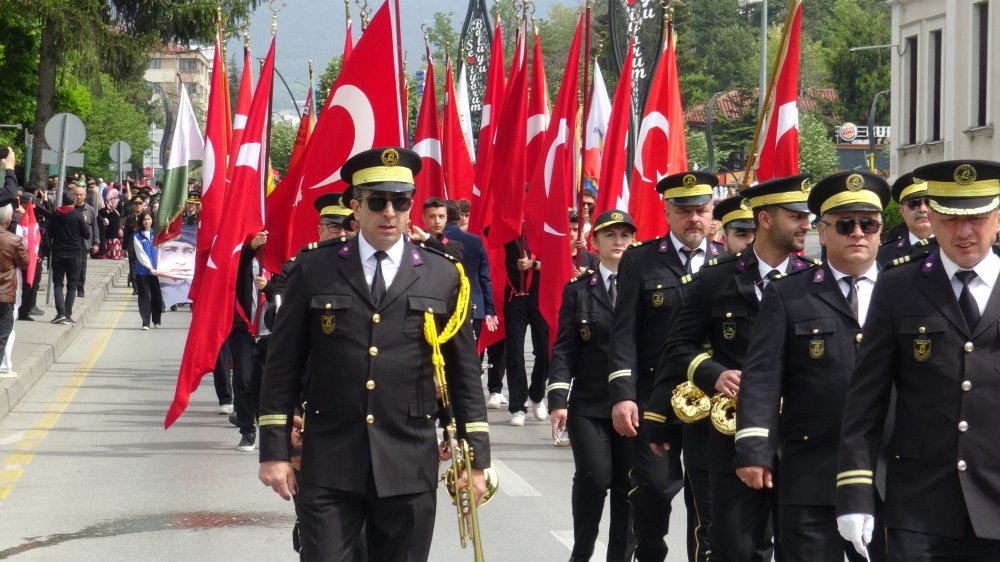 19 Mayıs kutlamalarında 105 metrelik Türk bayrağı