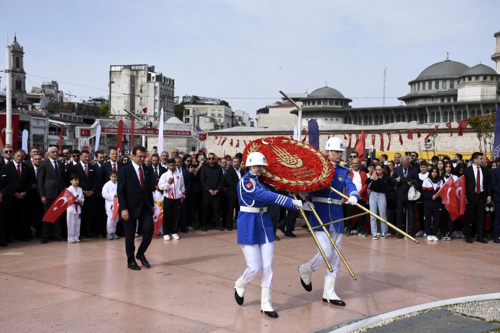 İstanbul'da 19 Mayıs töreni Taksim'de yapıldı