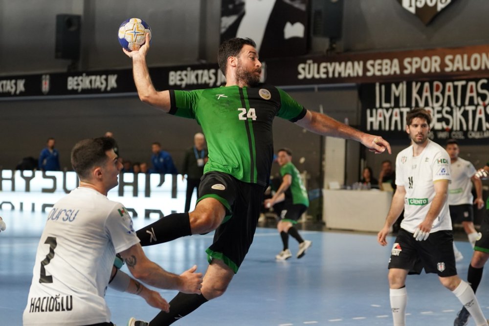Hentbol Süper Ligi'nin final serisinde Beşiktaş Safi Çimento 2-0 öne geçti
