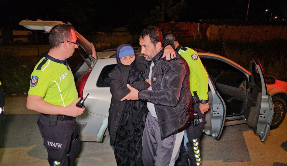 Edirne'de ekiplerin durdurmaya çalıştığı araçtan 14 kaçak göçmen çıktı