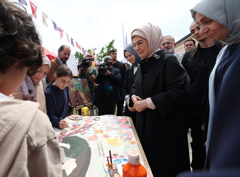 Emine Erdoğan, Şule Yüksel Şenler Kitap ve Kültür Günleri'ni ziyaret etti