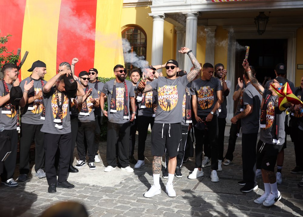 Galatasaray kupasına kavuşacak: Şampiyonluk kutlaması için yola çıktı