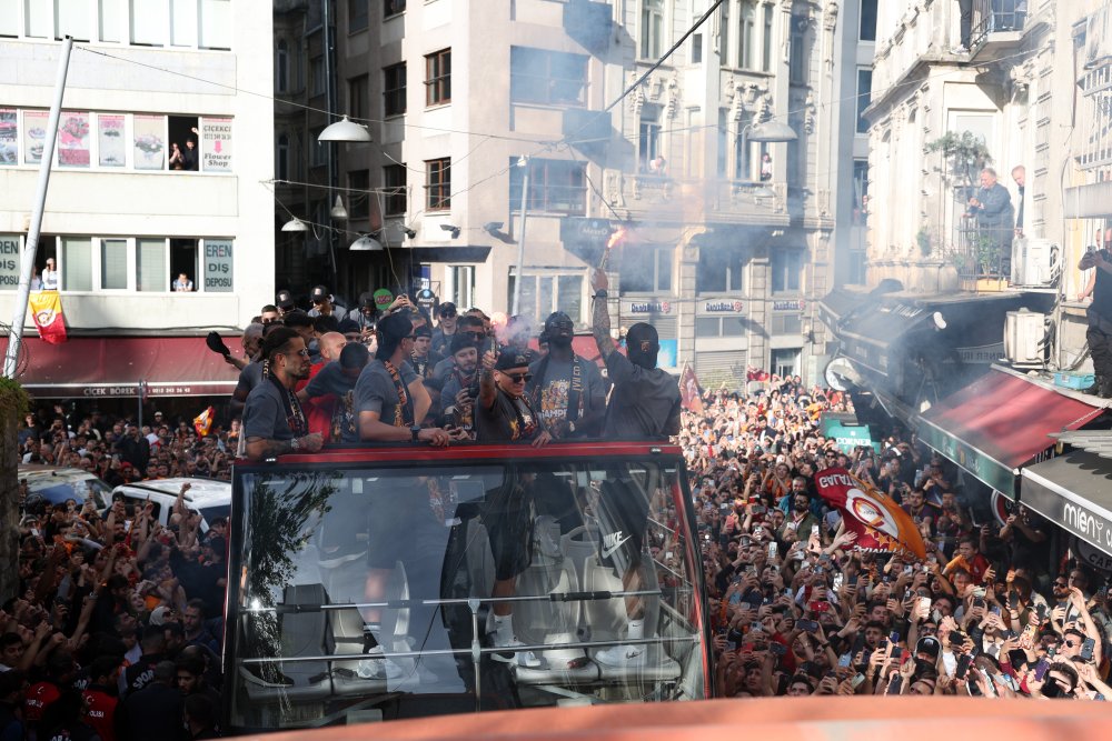Galatasaray kupasına kavuşacak: Şampiyonluk kutlaması için yola çıktı
