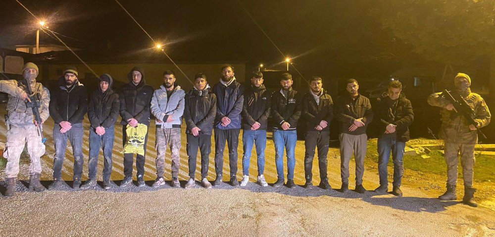 Edirne'de 27 kaçak göçmen ve 1 organizatör yakalandı