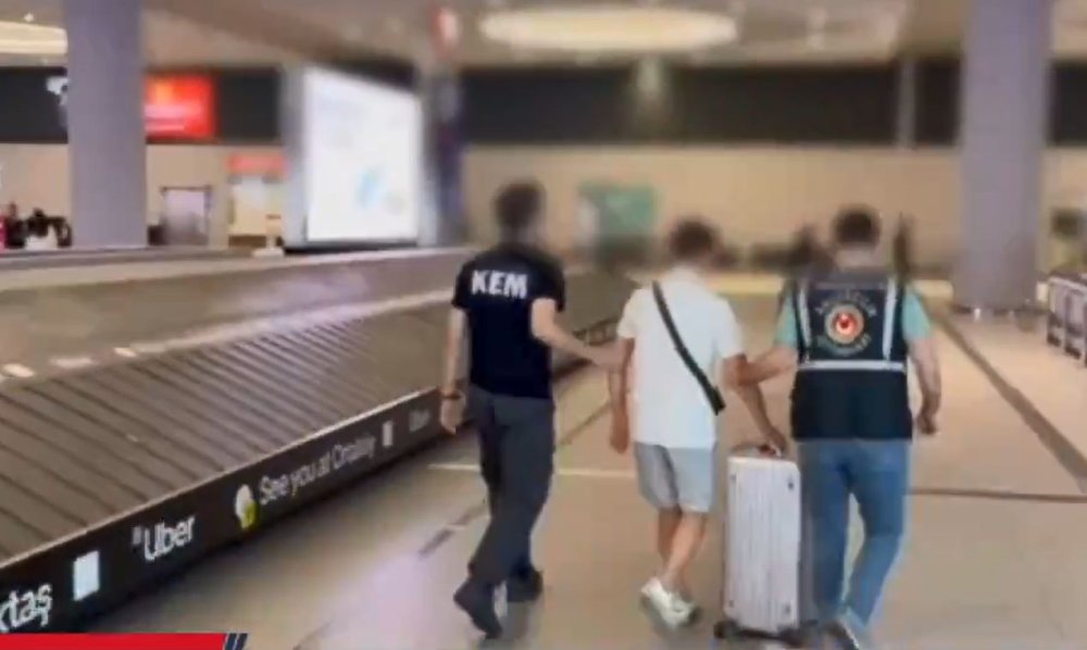 İstanbul Havalimanı'nda spor ayakkabı tabanına gizlenen uyuşturucu yakalandı