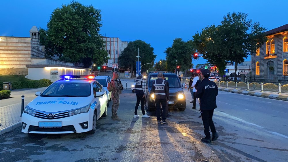 Edirne’deki asayiş uygulamasında 7 kaçak göçmen yakalandı