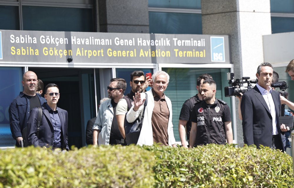 Fenerbahçeli teknik direktör Jose Mourinho İstanbul’a iniş yaptı
