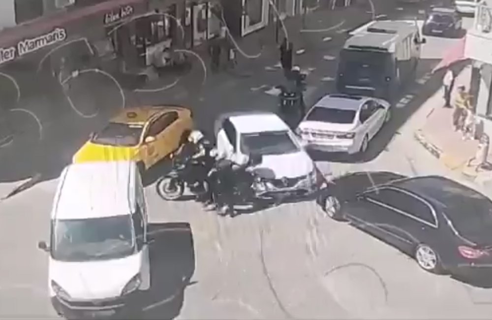 ‘Dur’ ihtarına uymayıp kaçtı, aracıyla çarptığı polisi yaraladı: O anlar kamerada