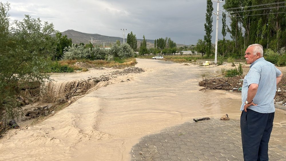 Nevşehir'de sağanak yağış sele neden oldu