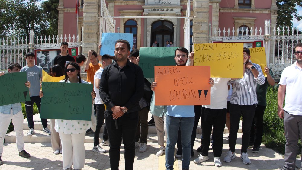 Trakya Üniversitesi öğrencileri toplu taşımadaki zammı protesto etti