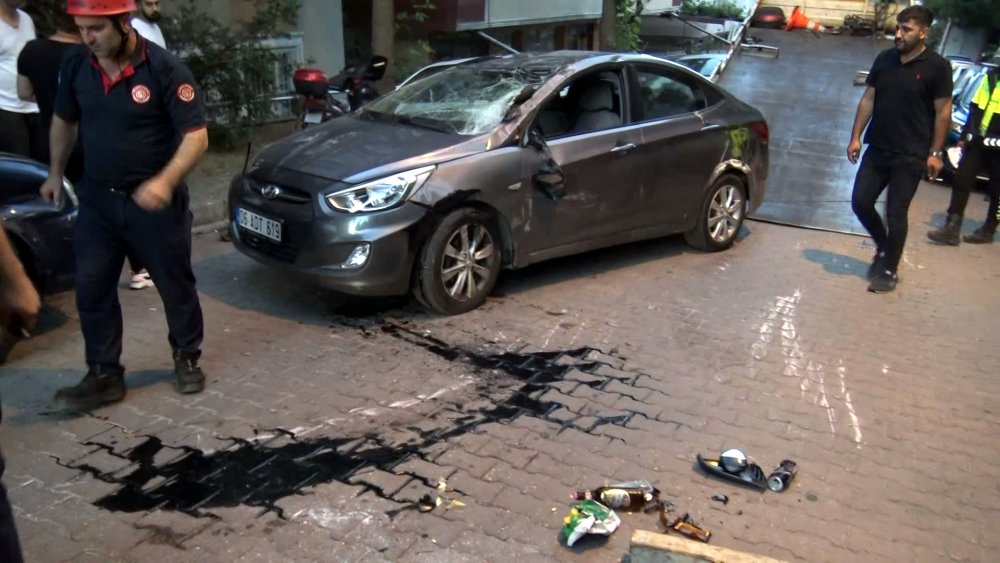 İstanbul'da kaza! Park halindeki araçlara çarpıp kayıplara karıştı