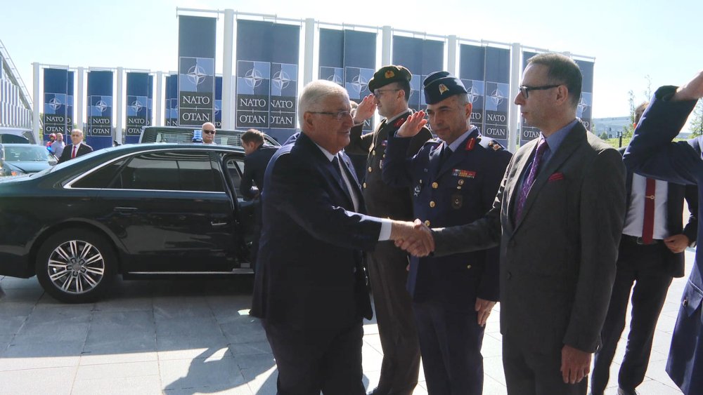 Bakan Yaşar Güler, NATO Karargahı’ndaki Türkiye temsilciliğini ziyaret etti