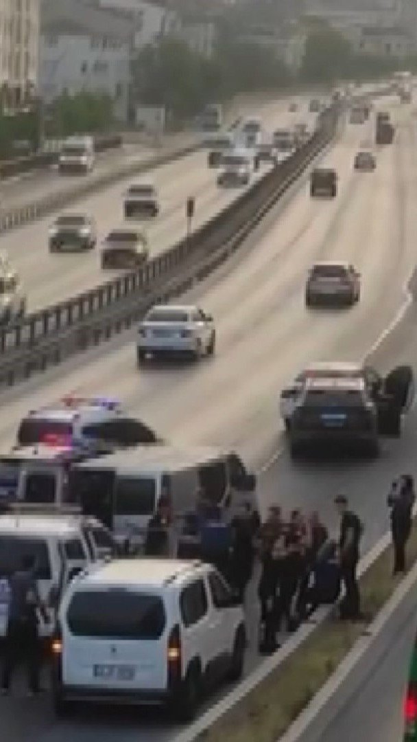 İstanbul'da film gibi polis-hırsız kovalamacası: Yakayı böyle ele verdiler, 2 polis yaralandı
