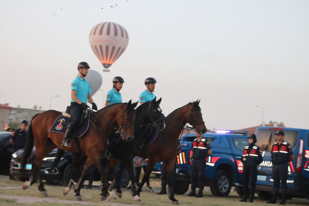 Jandarma'nın 185'inci kuruluş yılına özel Kapadokya'da balon havalandı