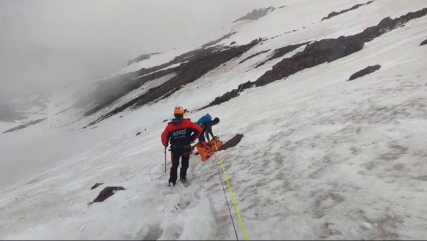 Ağrı Dağı'nda hayatını kaybeden dağcının cenazesi 5 gün sonra indirildi