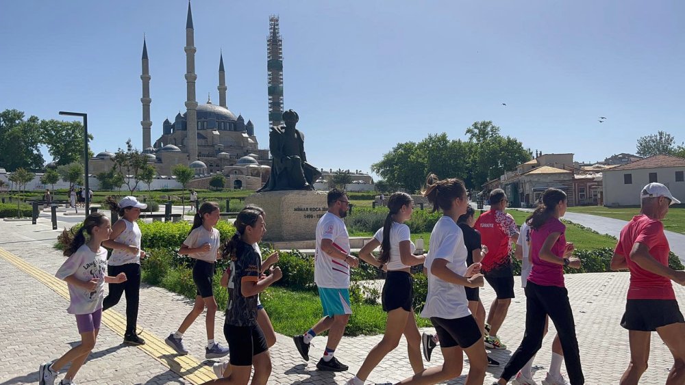 Atletler, Selimiye Camisi'nin UNESCO'ya alınışının yıl dönümünde 13 tur attı