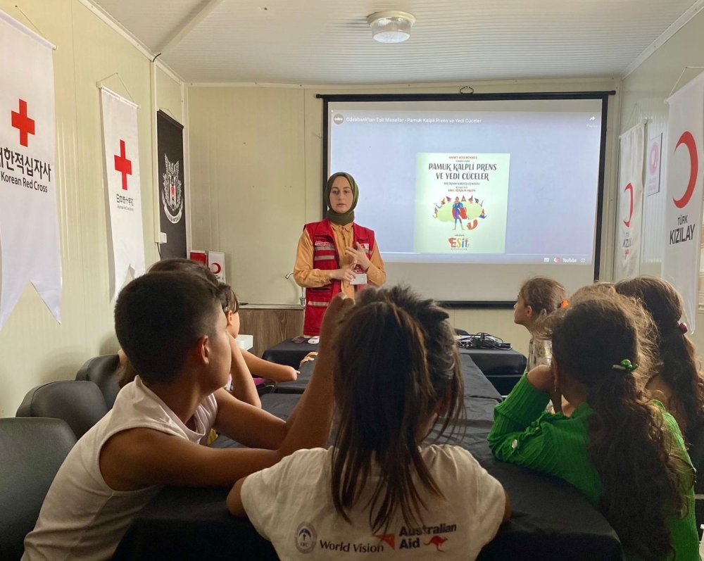 Türk Kızılayı, Yetim Destek Programı’yla deprem bölgesinde çocukları destekliyor