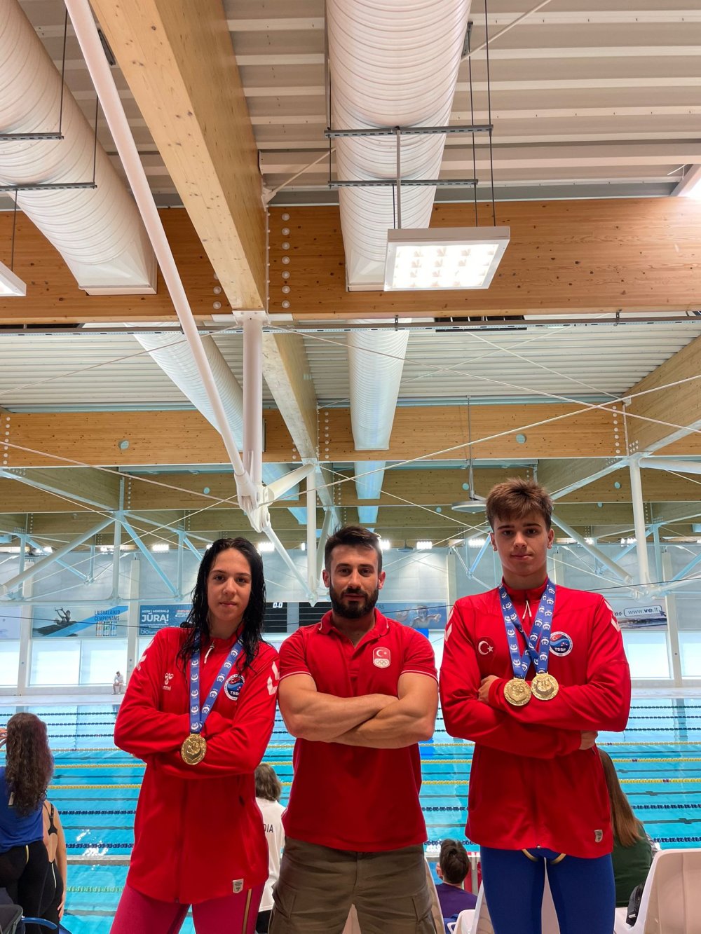 Paletli Yüzme Avrupa Gençler Şampiyonası'nda Bakırköy Ataspor’lu gençler altın madalyanın sahibi oldu