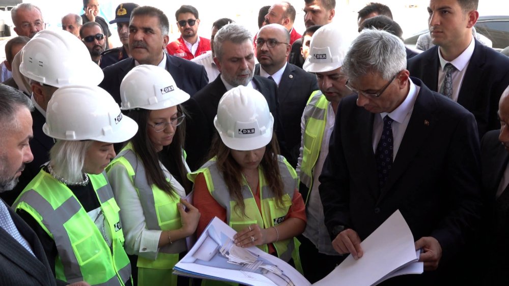 Sağlık Bakanı Memişoğlu, ilk saha ziyaretini Kahramanmaraş'ta gerçekleştirdi