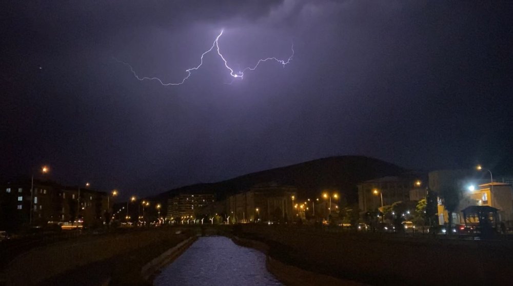 Bayburt'ta hayvan otlatırken yıldırım isabet eden çocuk öldü