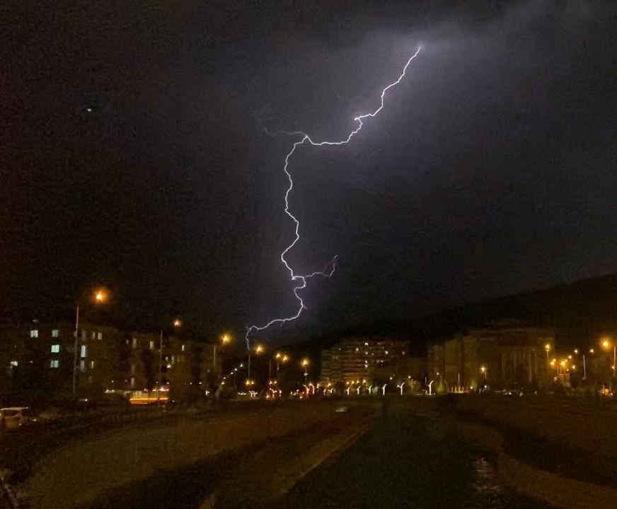 Bayburt'ta hayvan otlatırken yıldırım isabet eden çocuk öldü