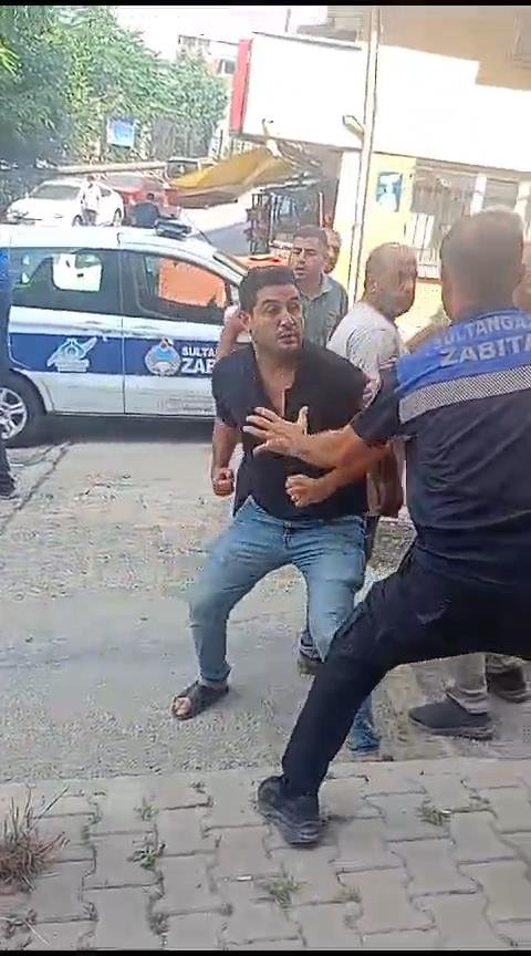 İstanbul Sultangazi'de ihbara giden zabıta memurlarına saldırı