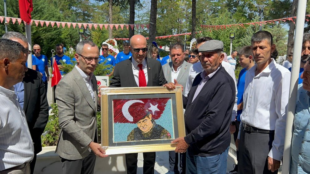 Zekai Aksakallı'dan Ömer Halisdemir'in mezarına ziyaret