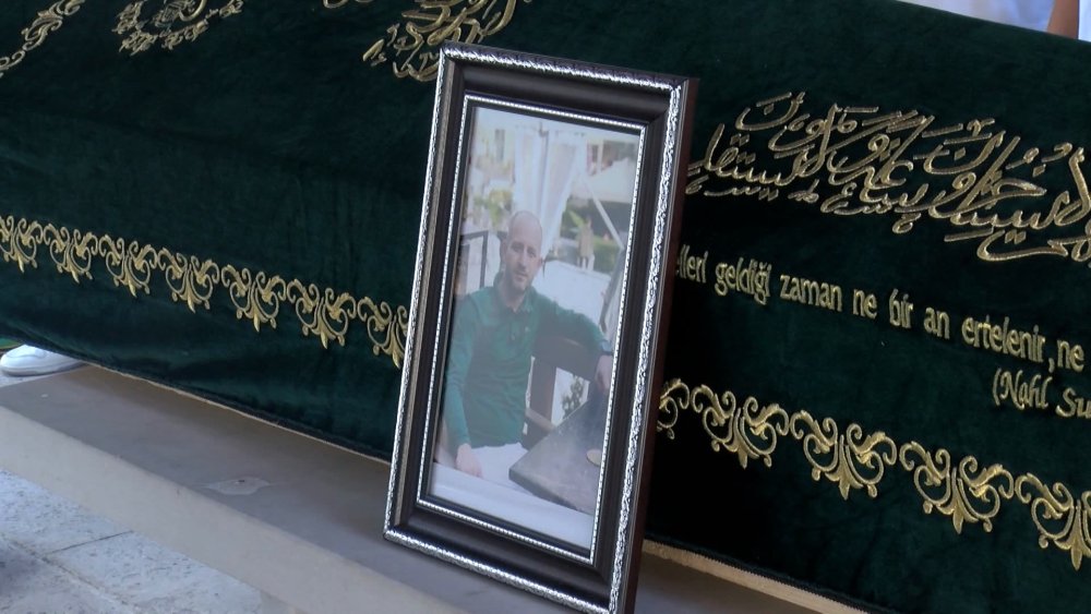 Beylikdüzü'ndeki tekne kazasında hayatını kaybeden Mahanoğlu toprağa verildi