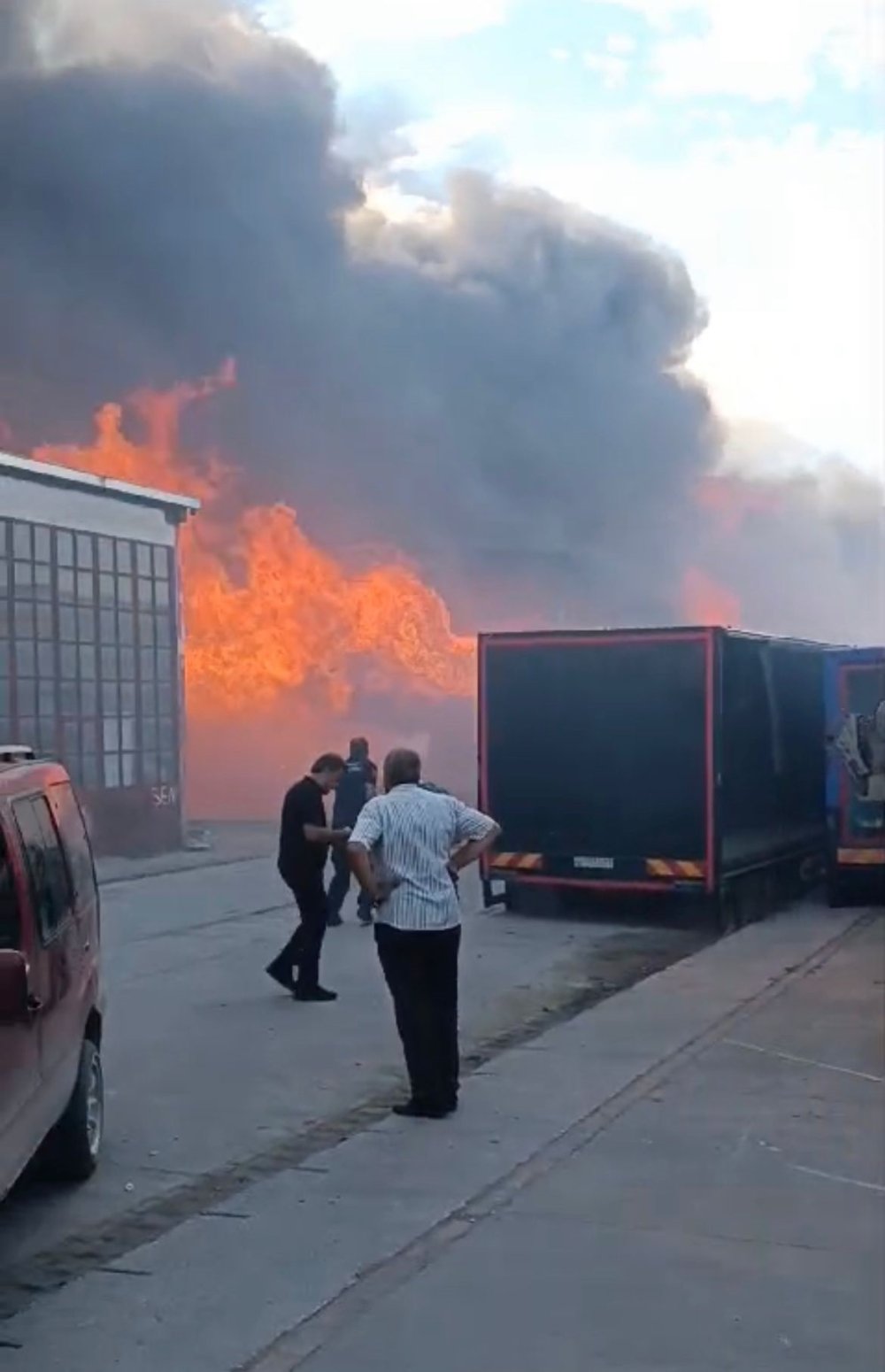 Bursa'daki kereste fabrikasında yangın çıktı!