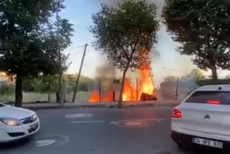 İstanbul Avcılar’da baraka alev alev yandı