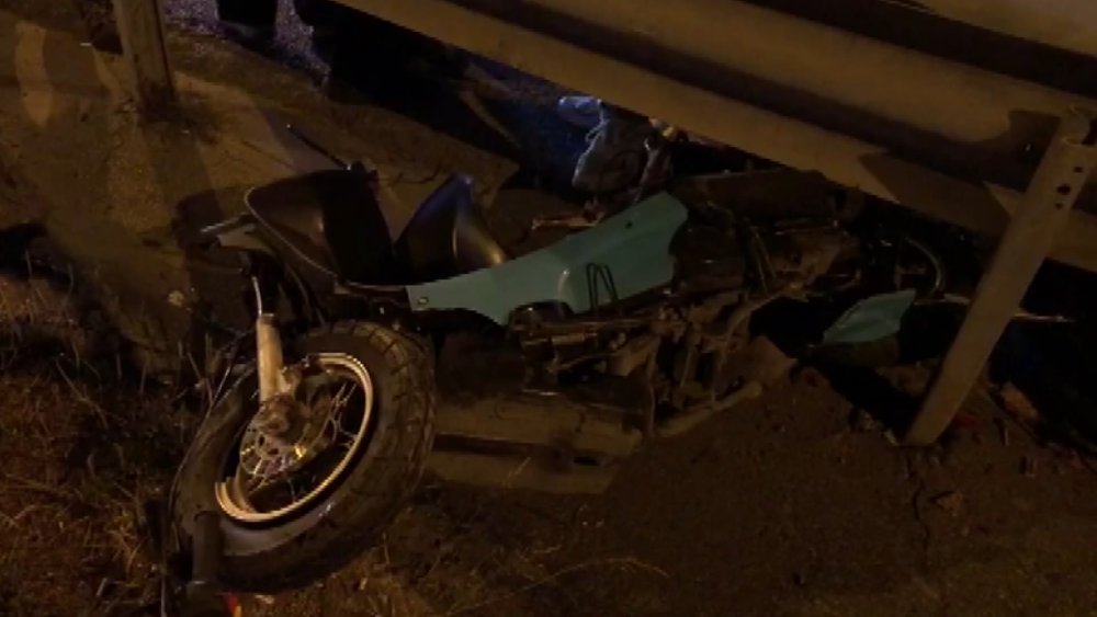 Maltepe D-100'de feci kaza! Otomobil, motosiklete çarptı: 1 ağır yaralı